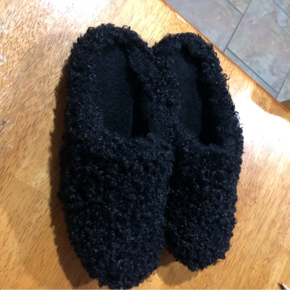 Bear paw slippers NEW WITHOUT TAGS - Picture 2 of 5